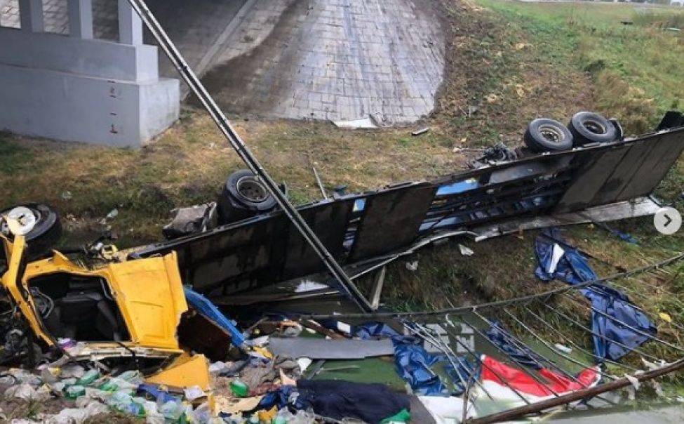 В Козловском районе фура рухнула с моста