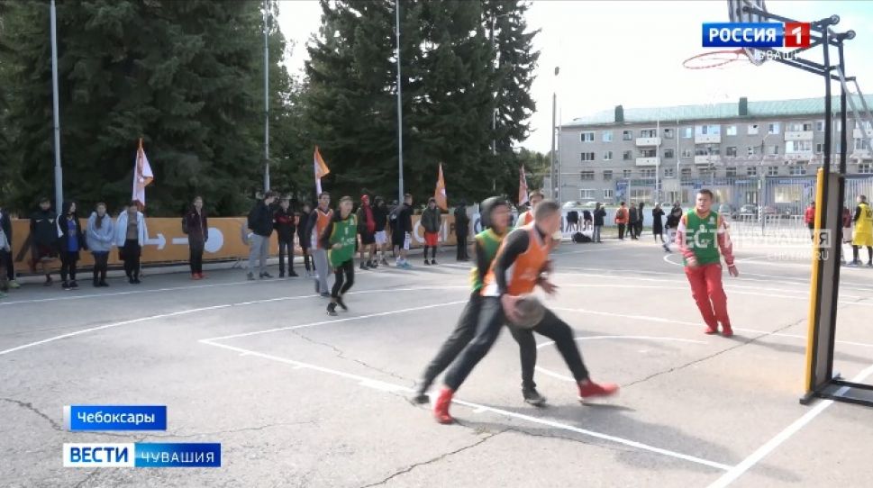 В Чебоксарах разыграли медали соревнований по уличному баскетболу "Оранжевый мяч"