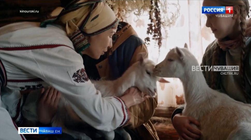 Паян республикӑри шкулсенче "Виҫӗ хӗвел" фильм кӑтартаҫҫӗ