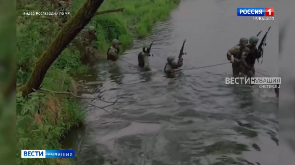 2 бойца спецподразделений из Чувашии сдали нормативы на право ношения крапового берета