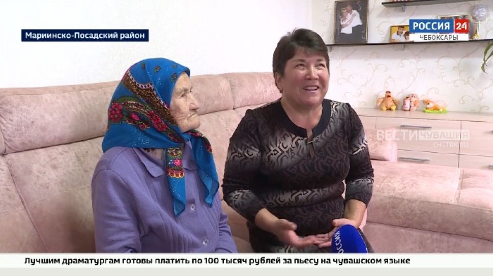 В Чувашии разобрались с видео, где 93-летняя бабушка голосует при помощи другого человека