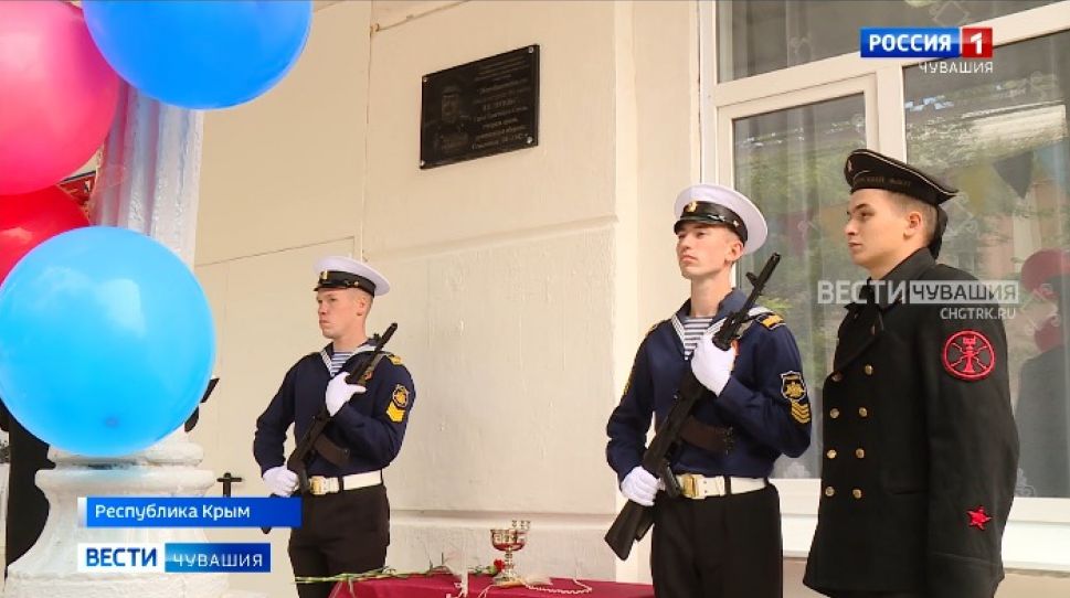 В Севастополе открыли памятную доску Ивану Петрову