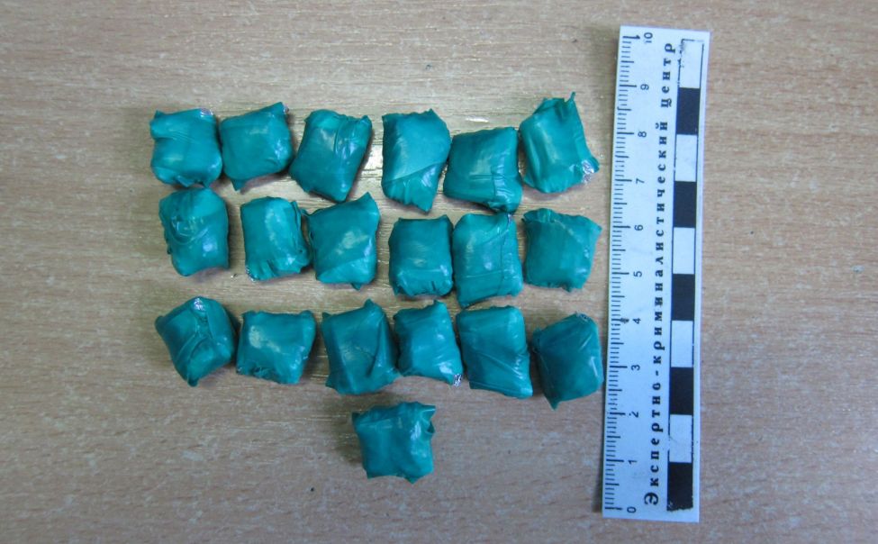 В Чебоксарах у закладчика изъяли 19 свертков с мефедроном