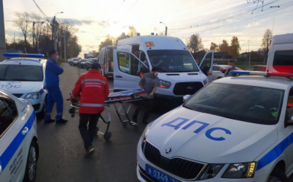  В Чувашии полицейские задержали женщину, ударившую ножом водителя маршрутки 