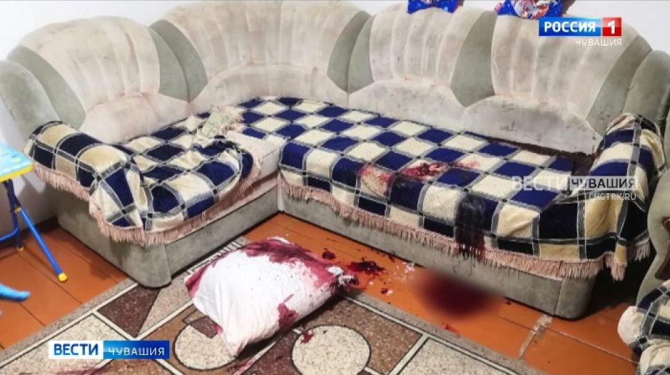 Цивилянин зарубил знакомого топором из-за девушки