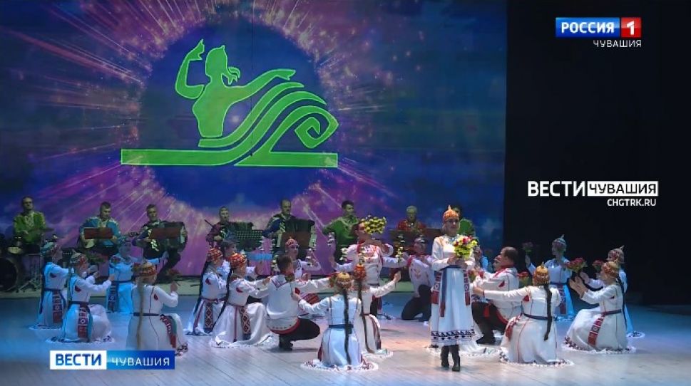 Чувашский госансамбль песни и танца открыл новый сезон ярким выступлением