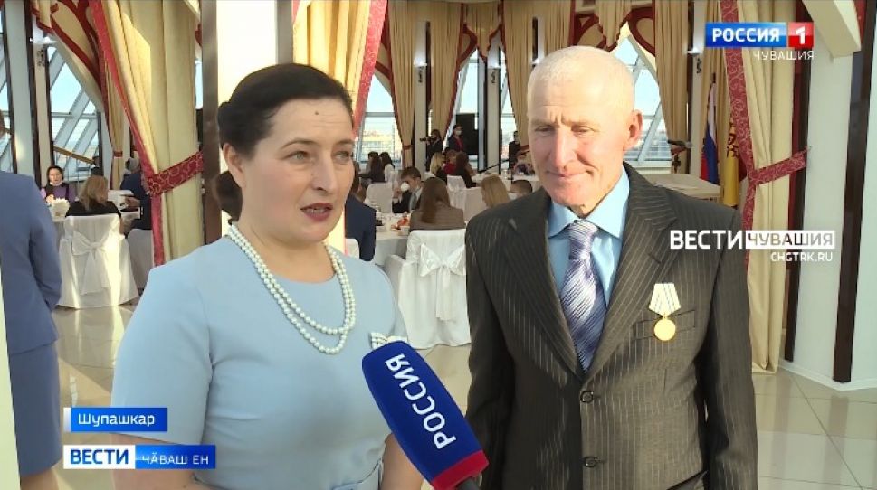 Правительство Ҫуртӗнче ыттисене ырӑ тӗслӗх кӑтартакан ҫемьесене чысларӗҫ 