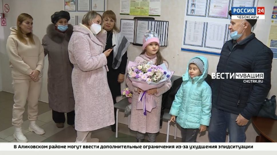 В Чувашии молодая мама, переболевшая COVID-19, впервые за 1,5 месяца увидела новорожденного сына