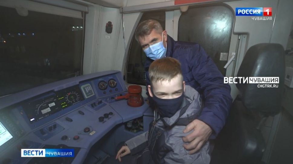 Мечты сбываются: Глава Чувашии дал старт новогодней акции «Ёлка желаний»