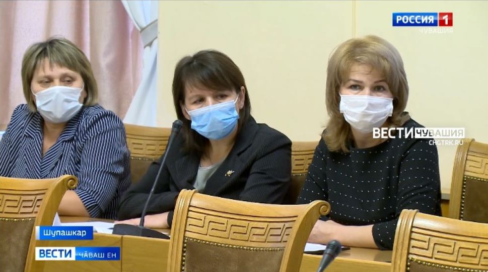 Хула тата ял тӑрӑхӗсенчи чи лайӑх служащисене палӑртаҫҫӗ