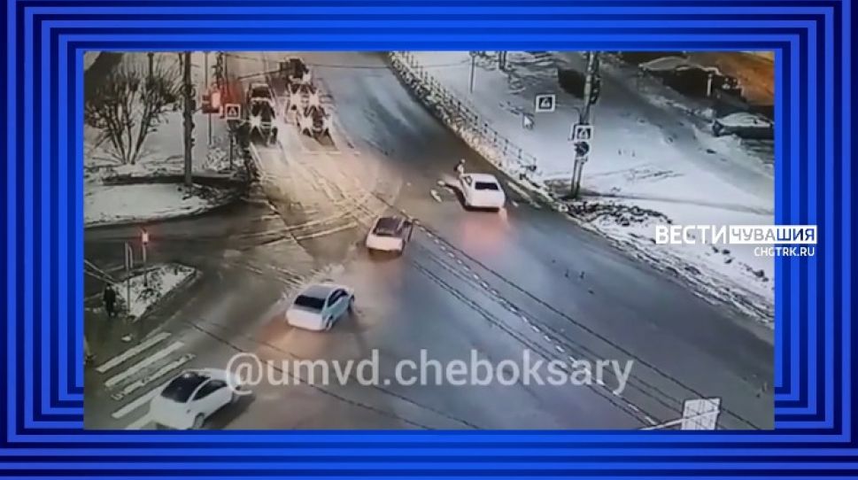 В Чебоксарах иномарка сбила женщину на пешеходном переходе