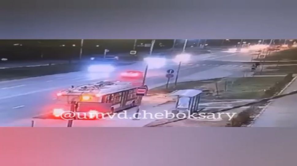 В Чебоксарах водитель иномарки сбил пешехода на "зебре"