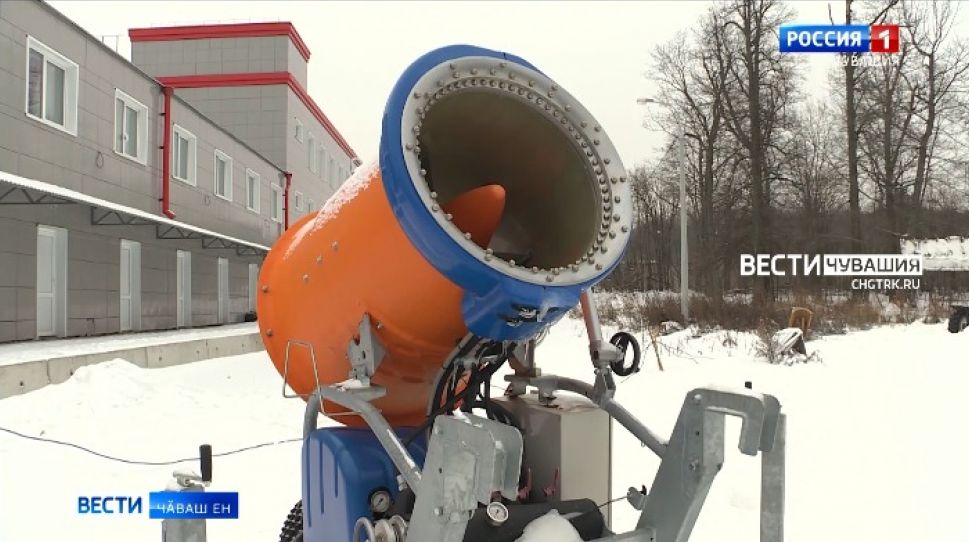 Тӗп хулари спорт шкулӗнче юр кӑларакан хатӗрпе усӑ кураҫҫӗ