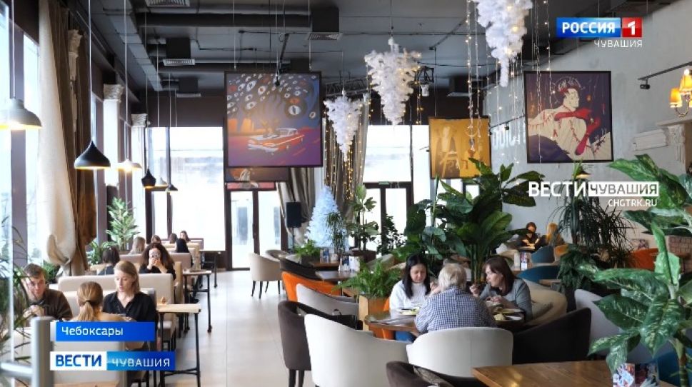 В Чебоксарах представили необычные работы художницы из Иркутска