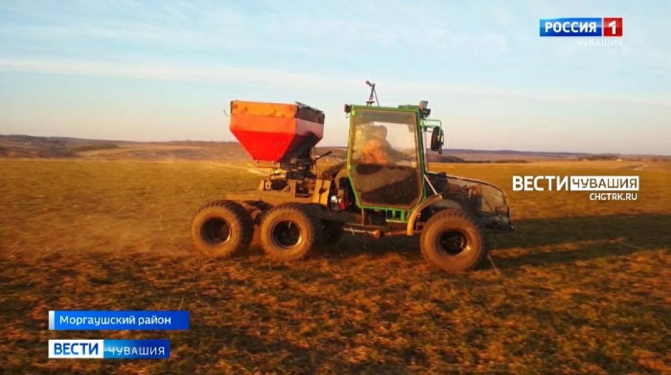 Умельцы из Моргаушского района создали разбрасыватель удобрений из старого УАЗа