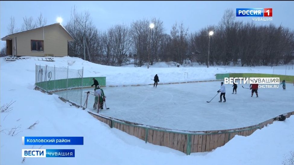 Житель Козловского района своими силами построил хоккейную коробку для односельчан