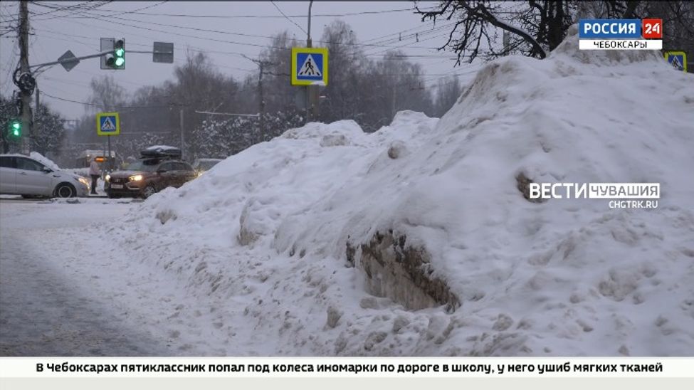 В Чувашии коммунальщики не справляются со снежными завалами