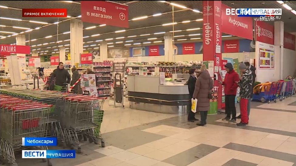 С сегодняшнего дня в Чувашии без QR-кода не пускают в гипермаркеты и на крупные рынки