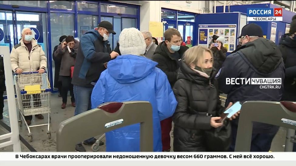 Из-за пропускной системы по QR-кодам в гипермаркетах Чувашии собираются очереди