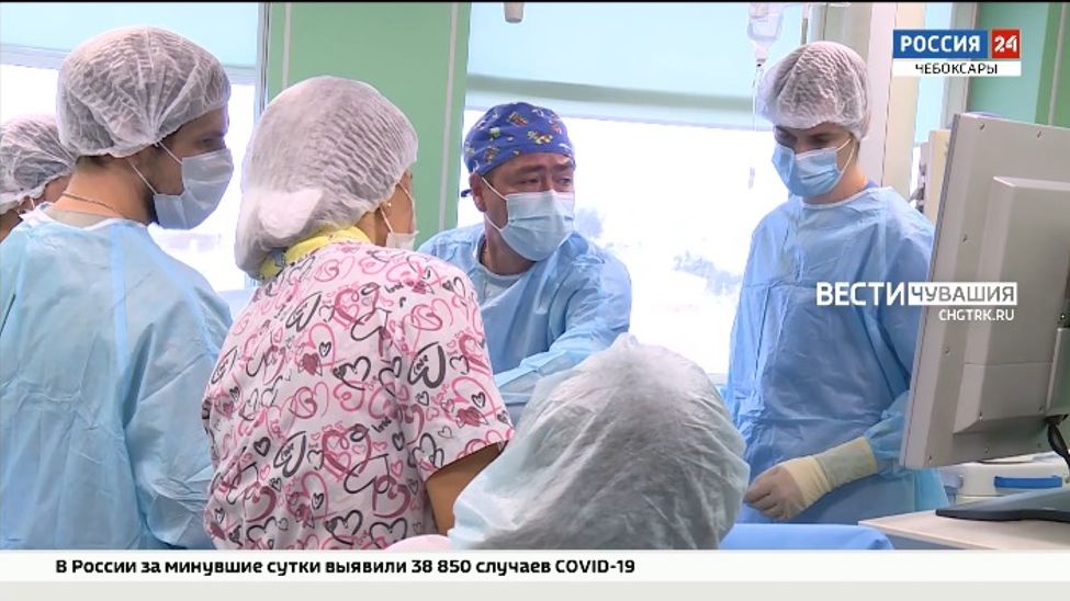 В Чувашии хирурги спасли жизнь недоношенной девочке весом 660 граммов