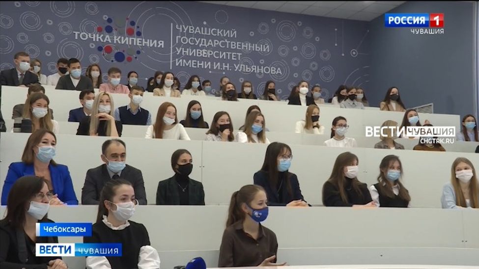 На прямой линии студенты Чувашии задали вопросы о дистанционке для непривитых
