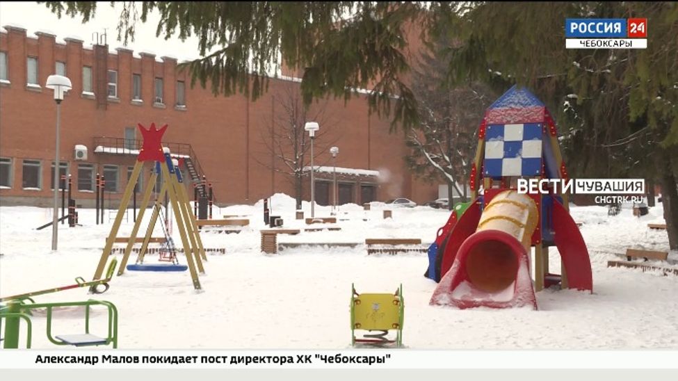 В Чебоксарах вандалы разрисовали новые детские площадки