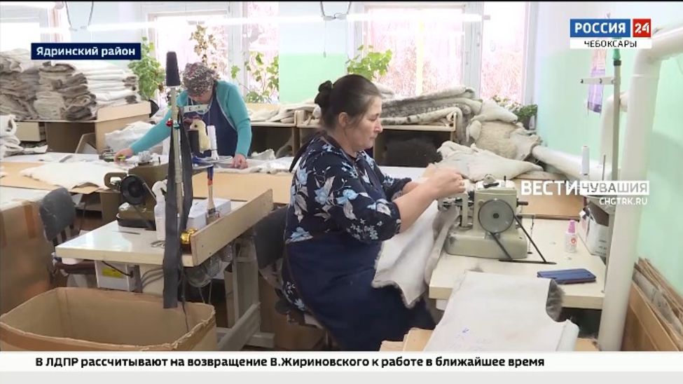 Уезжать на заработки не нужно: швейный цех в Ядринском районе трудоустроил более 20 человек