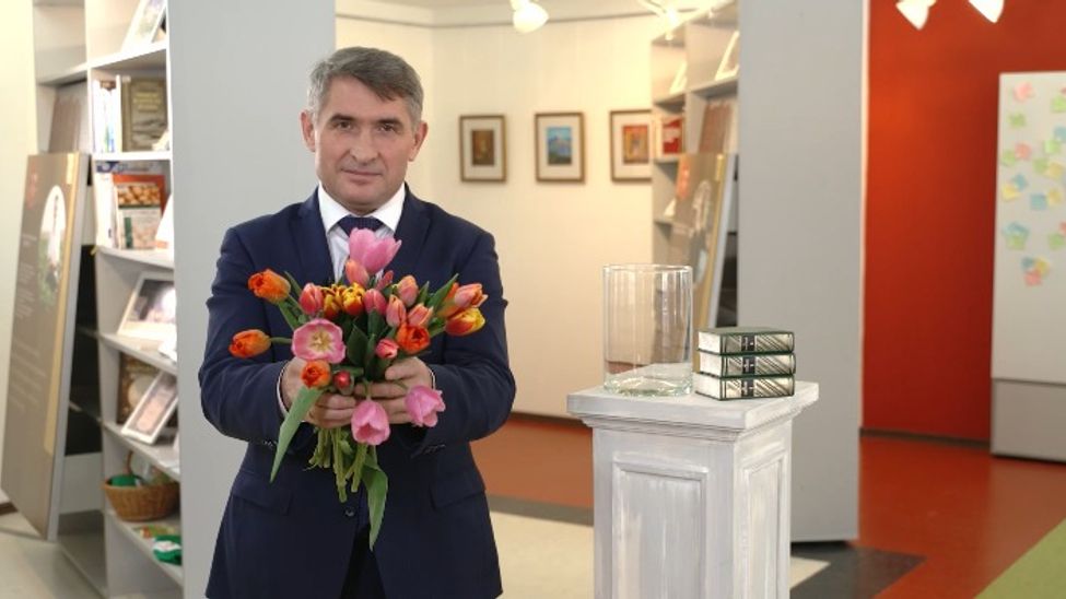 Правительство Чувашии поздравляет женщин с 8 марта словами классиков