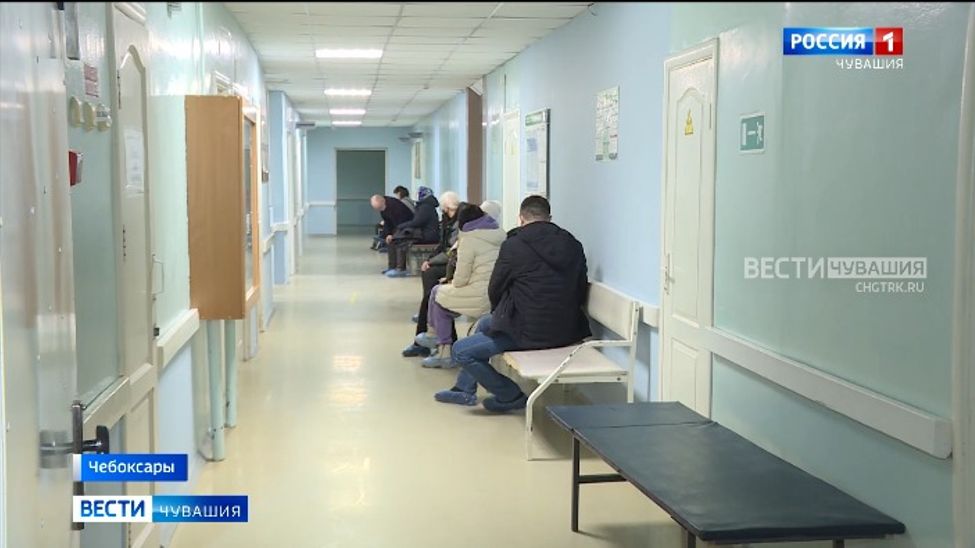 В чебоксарские больницы с травмами из-за гололедицы за день поступало до 90 горожан 