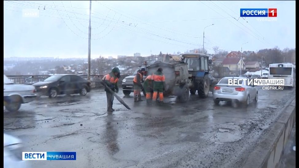 С начала года в Чебоксарах отремонтировали более 1700 квадратных метров дорожного полотна