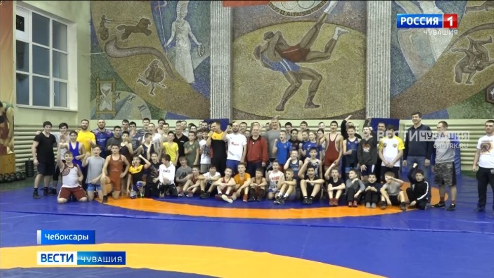 В Чебоксарах юные борцы вольного стиля приняли участие в тренировочных сборах 