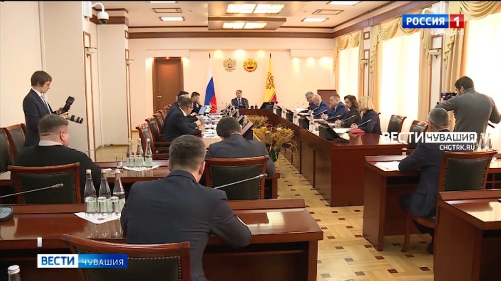 На более чем 30 предприятиях Чувашии под риском увольнения находятся около 300 сотрудников