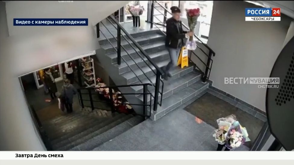 Двое чебоксарцев, чтобы порадовать своих любимых с 8 марта, обокрали цветочный магазин