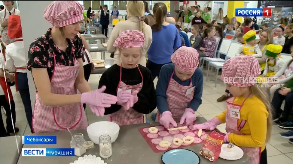 В чебоксарской школе 27 команд приняли участие в кулинарном поединке