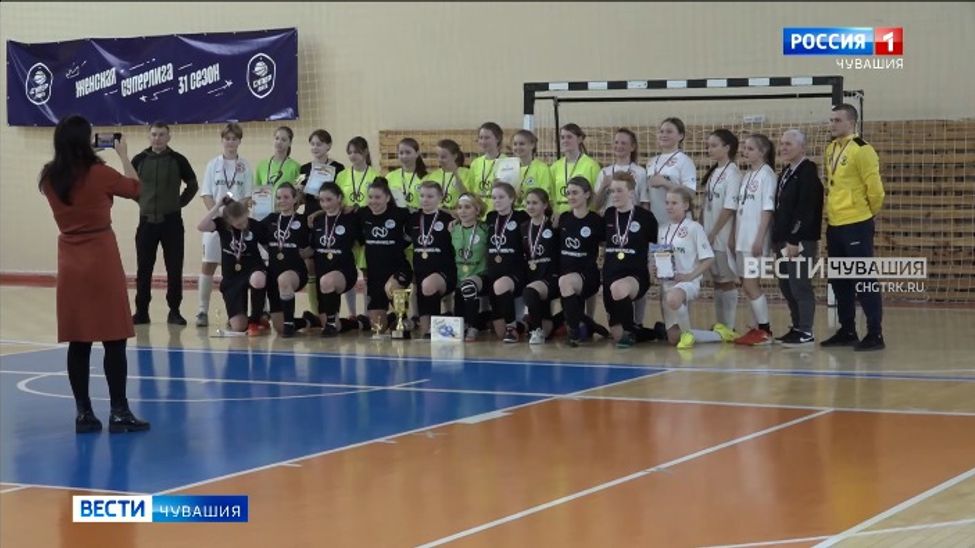 Ничейный результат принес титул чемпиона Чувашии по мини - футболу женской команде ЧГУ