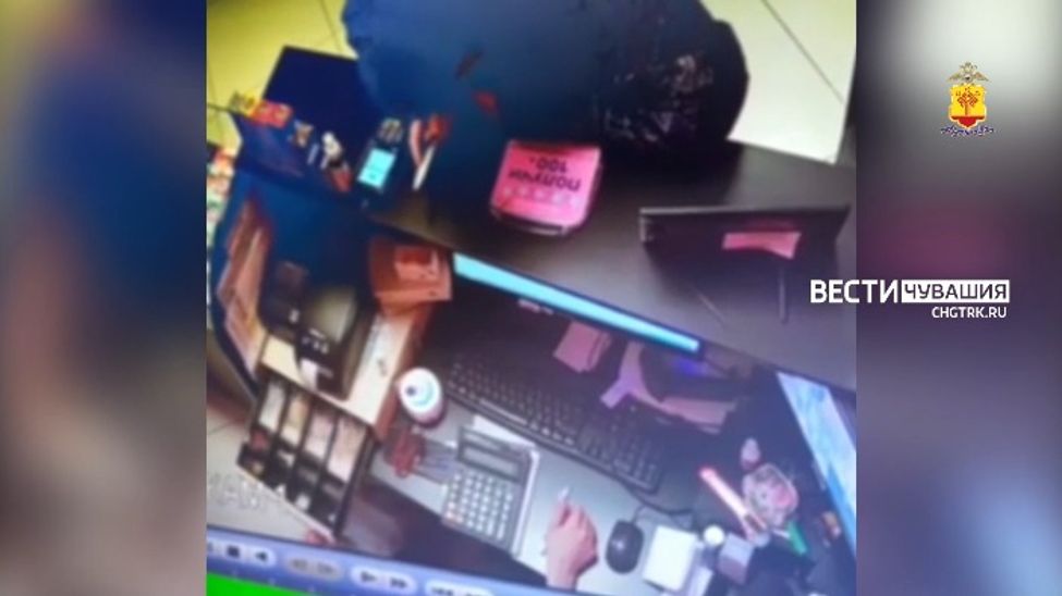 В Чебоксарах подросток ограбил секс-шоп