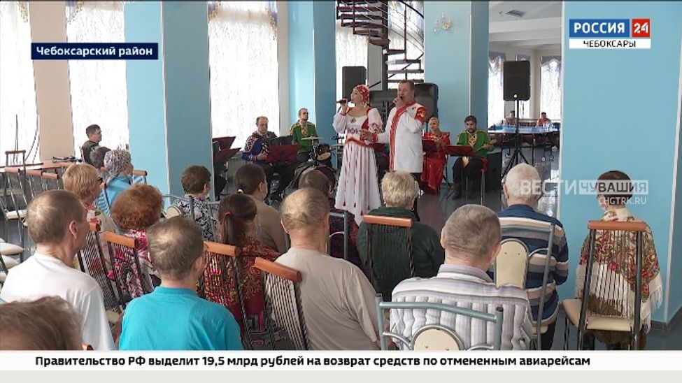 Чувашский госансамбль дал концерт для беженцев из Донбасса