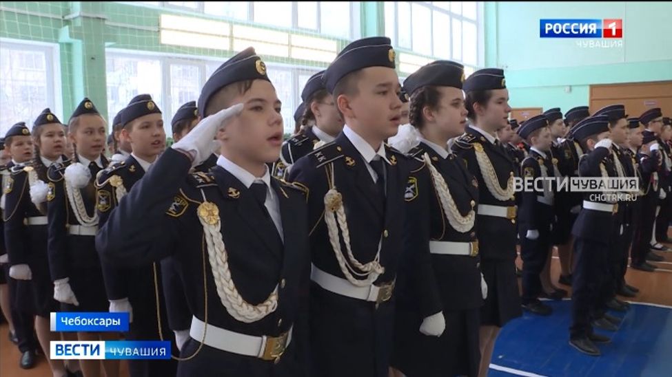 В Чувашии уроки начинаются с торжественного поднятия флага