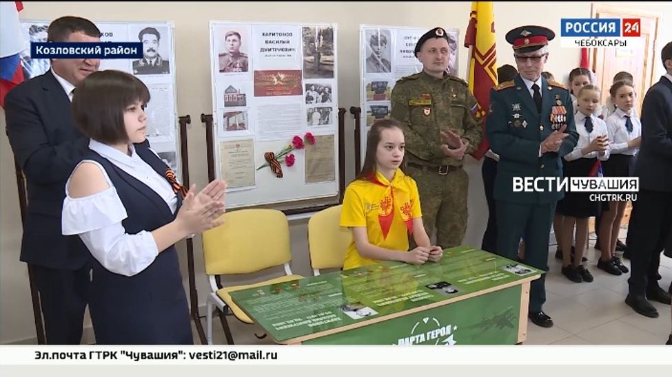 В 6 школах Козловского района появились парты с изображением Героев Советского Союза и России