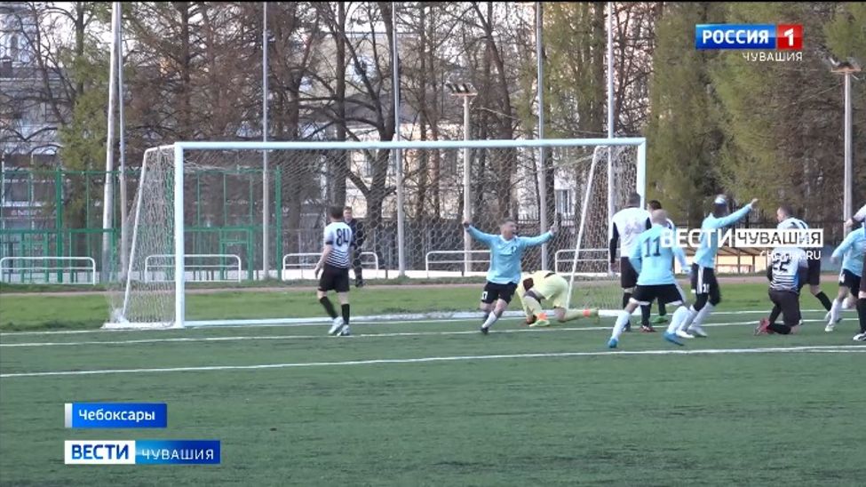 Старт летнему футбольному сезону в Чувашии дали ветеранские команды