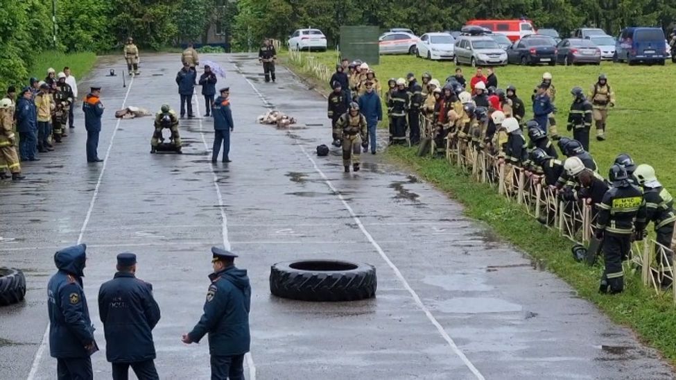 В Чебоксарах прошли соревнования среди пожарных и спасателей