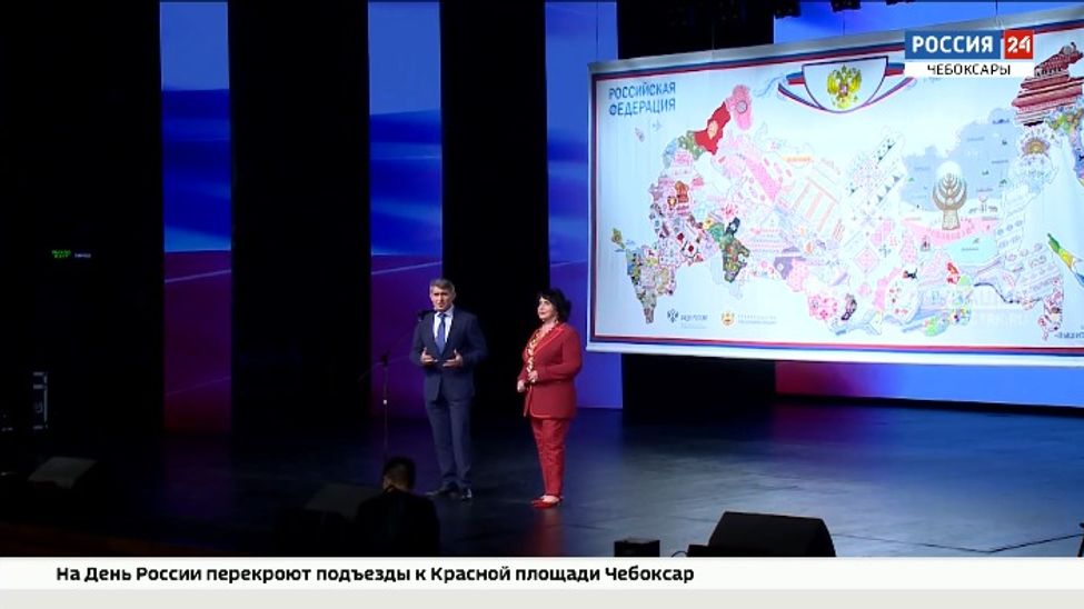 "Мощный оберег нашей страны": в Чебоксарах презентовали "Вышитую карту России"