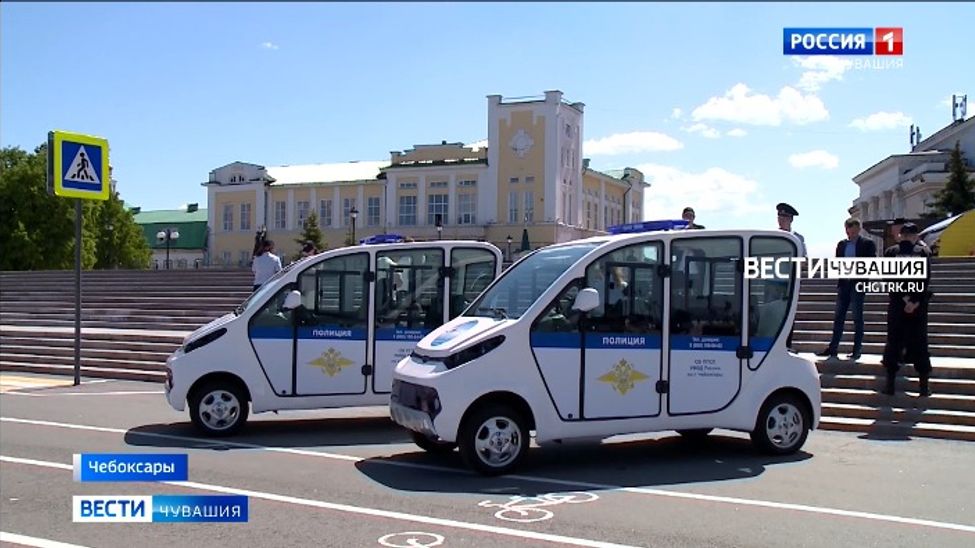 Следить за порядком на набережной в Чебоксарах полицейским помогут новые электромобили