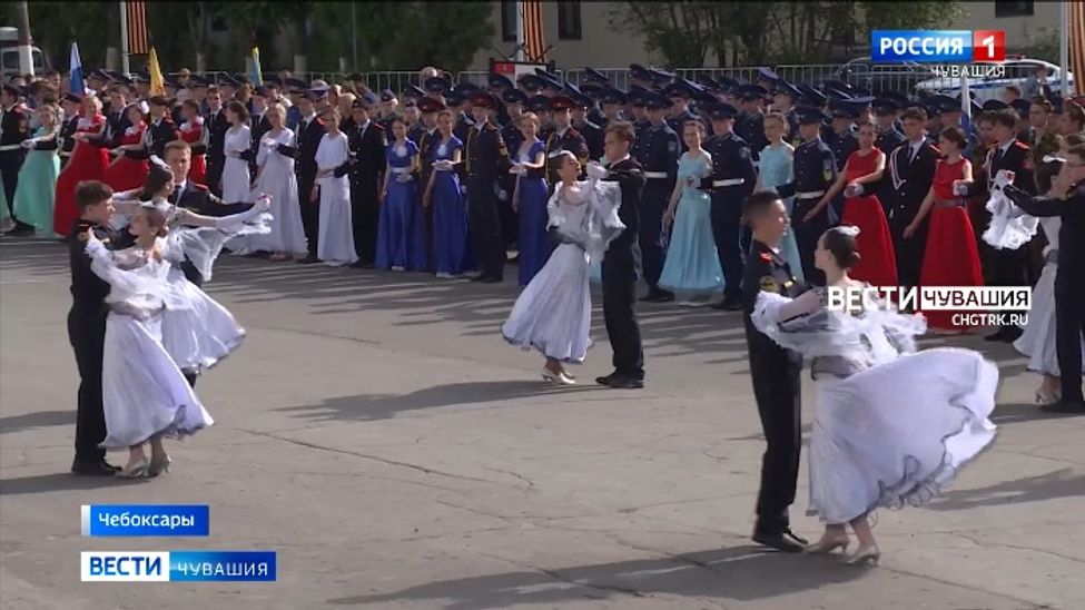 В Республиканском  кадетском  бале приняли участие 300 выпускников