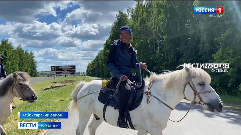 В Чувашии встретили путешественника из Якутии, едущего на лошадях в Москву