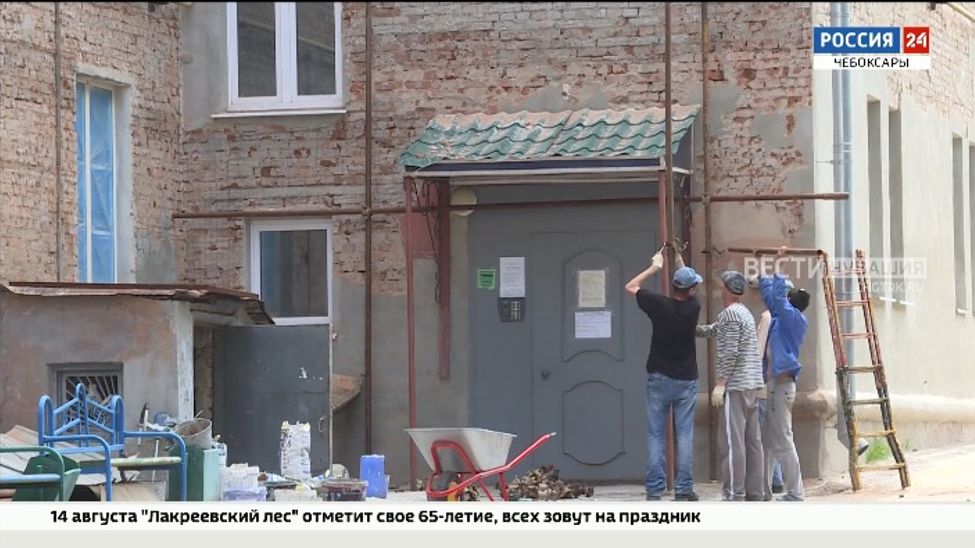 В Чебоксарах элитную некогда сталинку не могут привести в порядок 2-й год