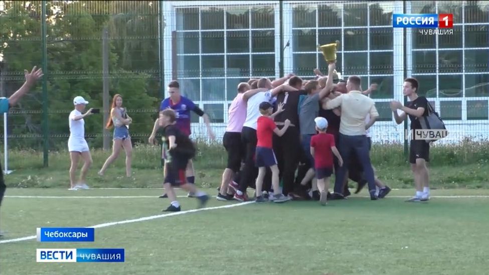 Футбольные клубы Чувашии определили обладателей почетных трофеев сезона 2022 года