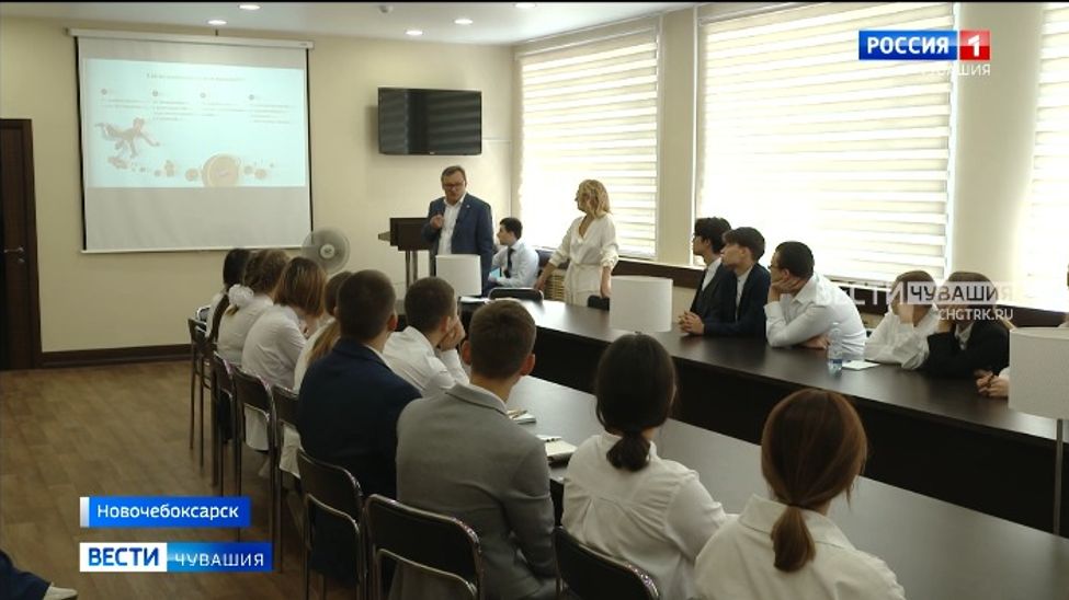 Министр финансов Чувашии преподал азы финансовой грамотности новочебоксарским школьникам 