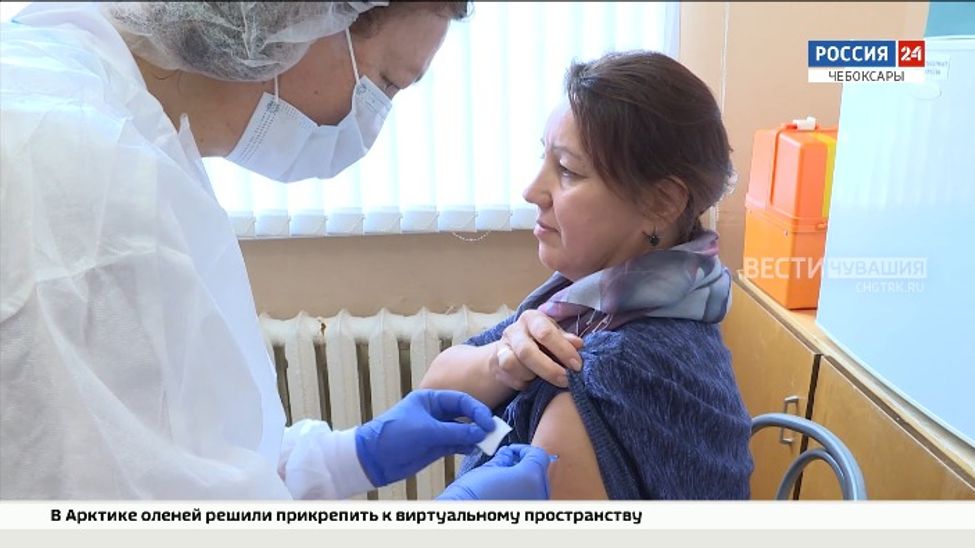 Мобильная бригада медиков провакцинировала учителей одной из чебоксарских школ