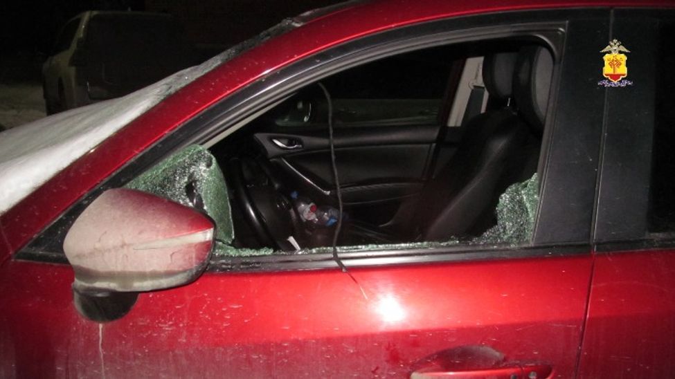 В Чебоксарах осудили мужчину, разбивавшего окна машин и воровавшего видеорегистраторы